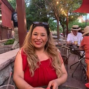 Meet your Posher, Yessica adriana